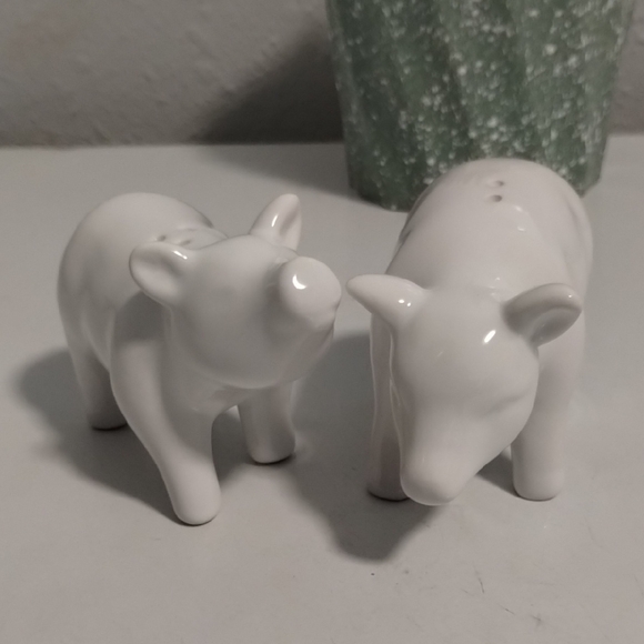 Source Unknown Other - Source Unknown White Ceramic Pig Decor